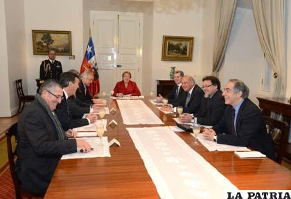 Michelle Bachelet, en la reunión con la Comisión de Relaciones Exteriores del Senado chileno