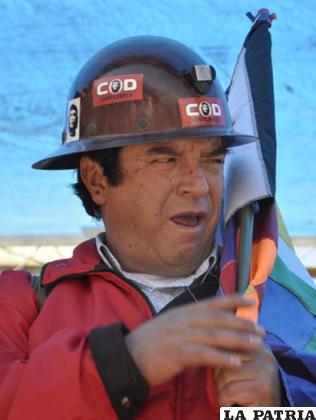 VLADIMIR RODRÍGUEZ: Hasta el momento no me dijeron nada de candidaturas, para ser parte de las elecciones nacionales 2014, tenemos una instructiva del Presidente Evo Morales que las personas más idóneas tiene que ser parte del proceso de cambio, pero los trabajadores son los que tiene que elegir, estoy a la espera que los trabajadores designen si soy candidato.