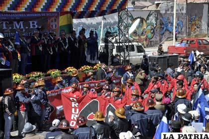 Concentración en la que mineros proclamaron a Evo Morales y Álvaro García