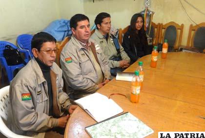 Ejecutivos de la empresa Osmach en reunión con la dirigencia de San José