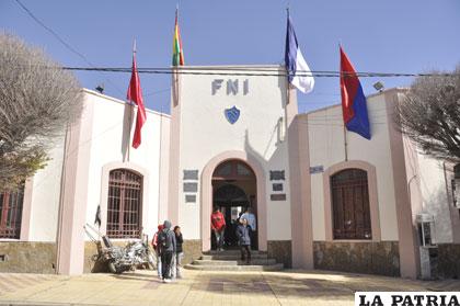 Uno de los varios inmuebles donde pasan clases los estudiantes de la FNI