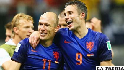 Arjen Robben y Robin Van Persie hicieron doblete ante España