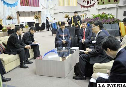 Presidente Evo Morales, sostiene una reunión bilateral con el vicepresidente permanente de la Asamblea Popular de la República de China, Chen Zhu