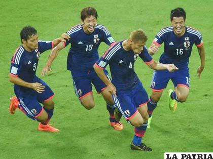 Japón golpeó primero con gol de Honda