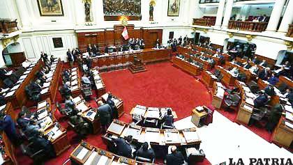 Congreso de Perú amplió una semana la legislatura ordinaria del período 2013-2014