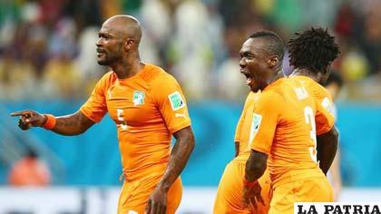 Festejo de los jugadores de Costa de Marfil por comenzar ganando en el Mundial de Brasil