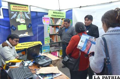 Uno de los stands de la feria que trató sobre comunitarismo