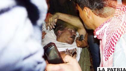 Embajador estadounidense en Libia, Chris Stevens tras ser asesinado