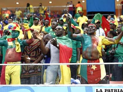 Los hinchas de la selección de Camerún celebraron a pesar de todo