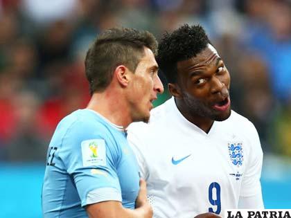 No faltaron algunos roces entre jugadores de Inglaterra y Uruguay
