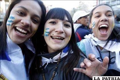 Euforia en las calles de Montevideo tras la victoria de Uruguay ante 
Inglaterra