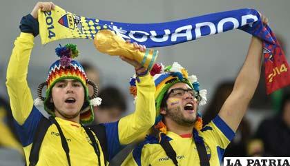 La felicidad de los ecuatorianos en las tribunas