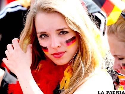 La belleza alemana se dio cita a un buen partido entre Alemania y Ghana