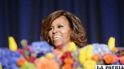 Michelle Obama anima a las chicas jóvenes a negociar duro y darse a valer 
