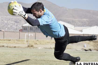 El portero Sergio Matinella en pleno entrenamiento