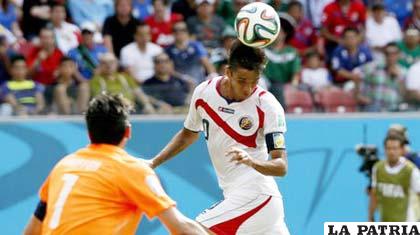 Costa Rica se perfila favorita de la mano de Ruiz que anotó el gol ante Italia