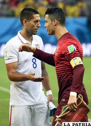 Momento histórico entre los capitanes de Estados Unidos y Portugal