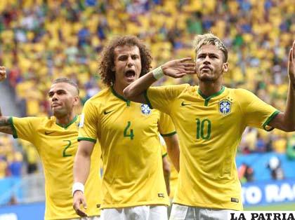 Neymar hizo doblete en el partido
