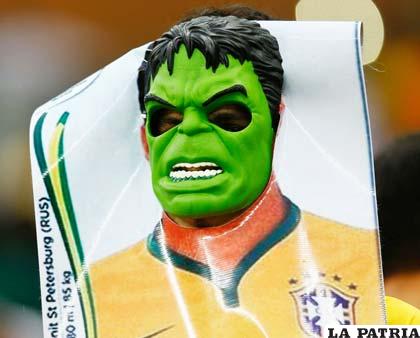 La imagen del verdadero Hulk ayer entre Brasil y Camerún
