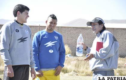 Calos Lampe, Cristian Díaz y Álvaro Peña, ayer en el entrenamiento de San José