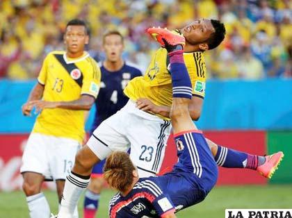 Colombia y Japón, por momentos jugaron con mucha rudeza