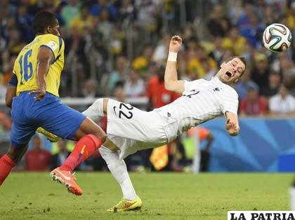 Schneiderlin cae pesadamente ante la marca de Valencia