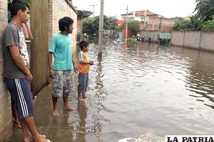 Unos 3.000 niños desplazados están sin escuela por inundaciones en Asunción