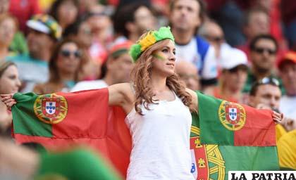 Aficionada de Portugal no pudo festejar porque su equipo no clasificó