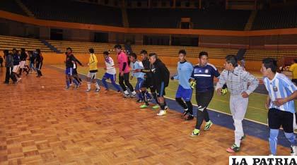 El trabajo de preparación se realiza en el Palacio de los Deportes