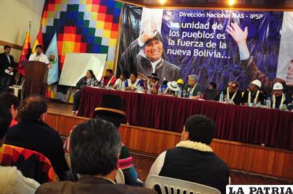 Con la presencia del Presidente Evo Morales se desarrolló el congreso del MAS en Cochabamba