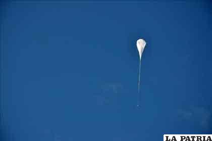 NASA lanzó hoy (ayer) a la atmósfera terrestre un “platillo volante”