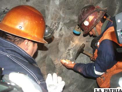 Trabajo minero para generar recursos económicos