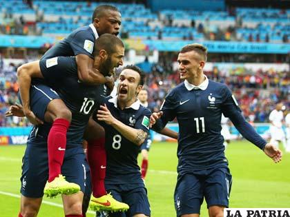 Francia pretende avanzar de la mano de Benzema