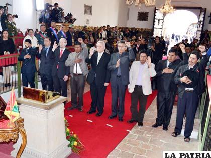 Los nueve gobernadores al momento de su posesión en Sucre