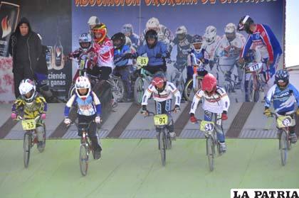 Durante la competencia de bicicross disputada ayer en la pista 