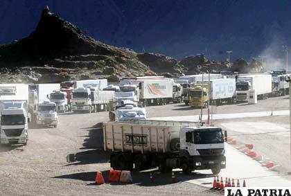 Vehículos detenidos en la frontera mientras duró el paro de la aduana chilena 