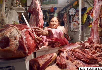 Carniceros amenazan con incremento en el precio de la carne