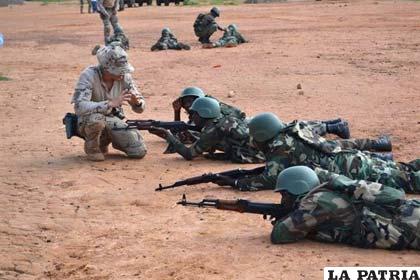 Soldados de Mali en plena instrucción a cargo de efectivos españoles