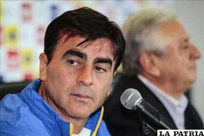 Quinteros junto a Chiriboga durante el anuncio de los convocados