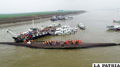 Barco que naufragó en China