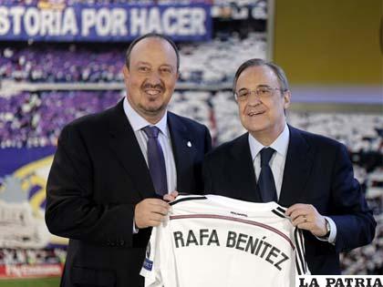 Rafael Benítez junto a Florentino Pérez en su presentación