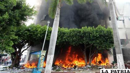 Edificios y sedes de partidos fueron incendiadas en México