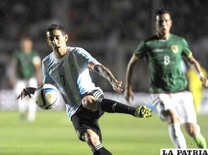 Ángel Di María con el dominio de la pelota