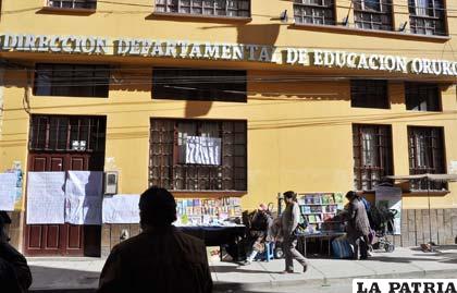 La Dirección Departamental de Educación fue tomada por los maestros