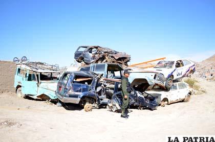 Los vehículos desmantelados recuperados del garaje de Socamani