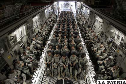 Tropa de soldados estadounidenses rumbo a Irak /taringa.net