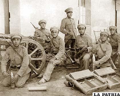 Soldados bolivianos antes de partir a la guerra (http://imagenes.bolivia.interlatin.com/)