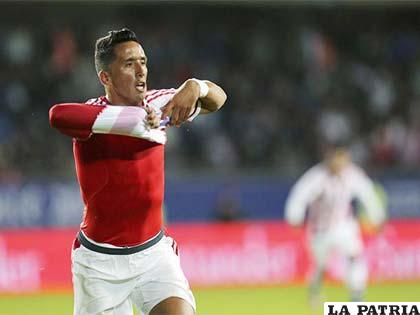 Lucas Barrios juega en la selección paraguaya y le hizo el gol del empate a Argentina, su país de origen /peru.com