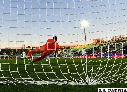 Quiñónez jugó bien y le tapó un penal a Ayoví /AS.COM