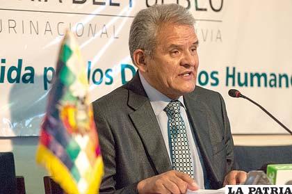 El Defensor del Pueblo, Rolando Villena. reclama los derechos de los indígenas /boliviatrespuntocero.com